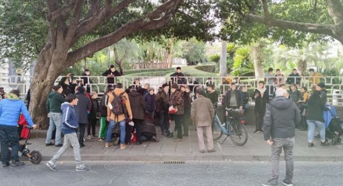 https://www.lasicilia.it/news/covid-19/389468/catania-corteo-senza-mascherina-a-villa-bellini-polizia-denuncia-trenta-negazionisti.html