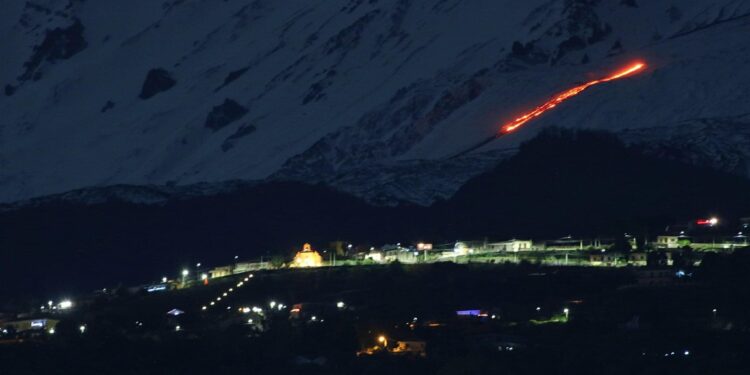 Nuova bocca eruttiva sull'Etna - urlo