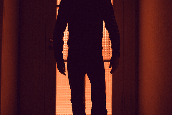 minaccia lei e il suo ex in carrozzina - urlo