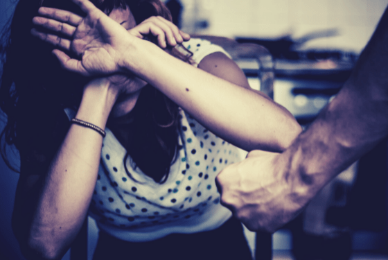 preso 25enne che picchiava la madre - urlo
