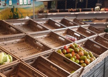 Scaffali vuoti nei supermercati e l’ombra della guerra in Ucraina