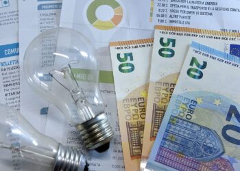 Aumento delle bollette imprenditori e lavoratori disperati