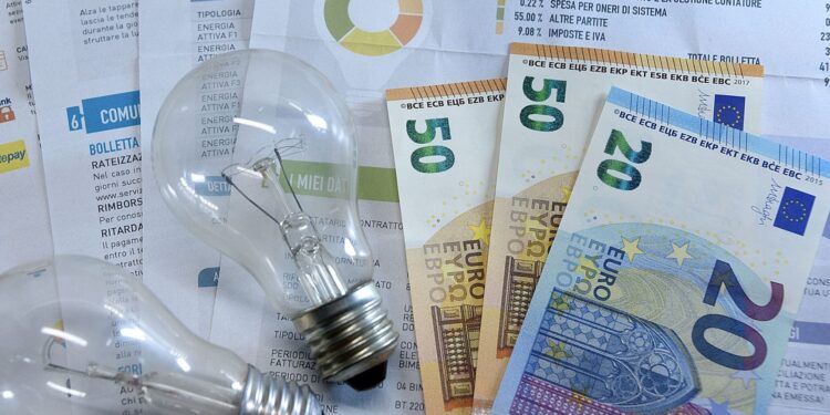 Aumento delle bollette imprenditori e lavoratori disperati