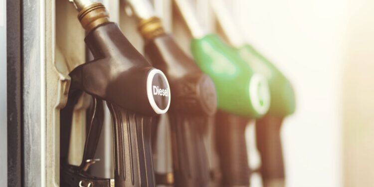 Produrre la benzina costa solo 87 centesimi