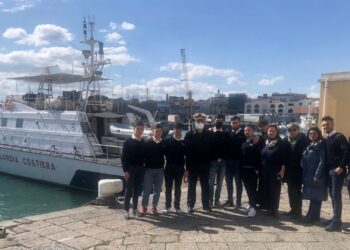 Studenti incontrano i militari della Capitaneria di porto di Catania
