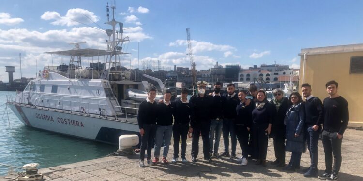 Studenti incontrano i militari della Capitaneria di porto di Catania