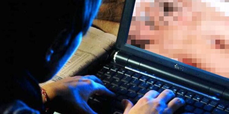 Sequestrati dalla polizia di Catania 2.700 video di pornografia minorile