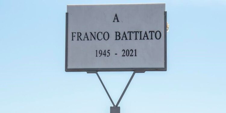 Bianco: «Franco Battiato non merita una semplice dedica»