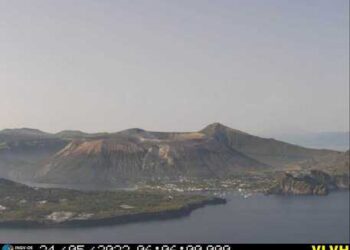 Ingv: acqua bianco- lattiginosa nell’isola di Vulcano