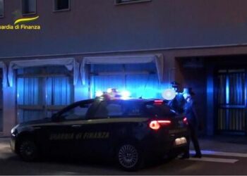 Dodici misure restrittive per estorsione