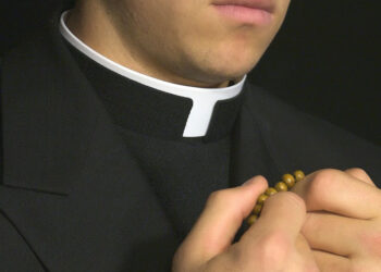 Sacerdote agli arresti domiciliari