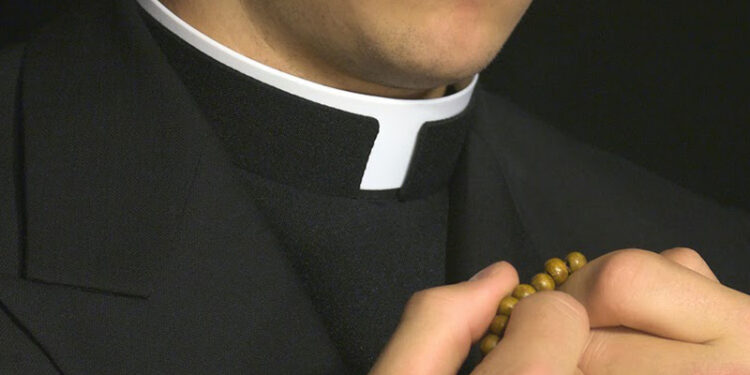 Sacerdote agli arresti domiciliari