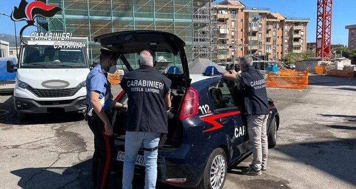 Giarre: ponteggio pericoloso. Due denunce