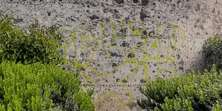 Catania: imbrattato di vernice il Castello Ursino