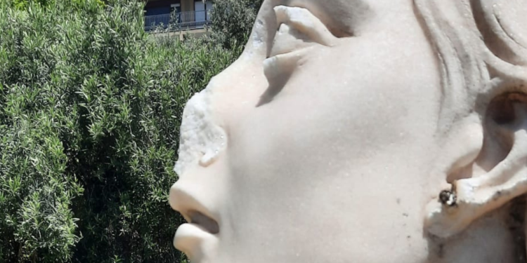 Catania: Codacons presenta esposto per danneggiamento statua piazza Europa