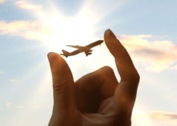 Codacons chiede a Mef e Mims di abbattere tasse su biglietti aerei