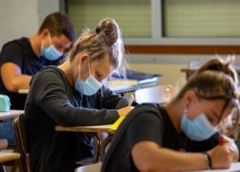 Codacons: mascherine solo raccomandate durante esami maturità