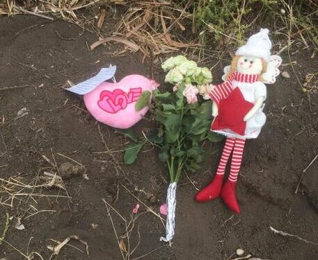 Biglietto accanto la buca dell’uccisone della piccola Elena