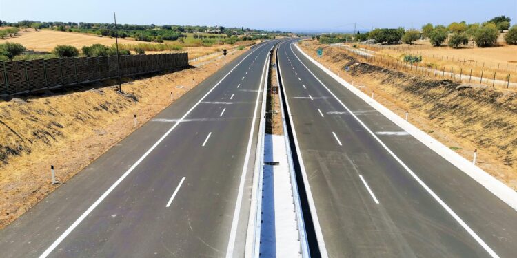 Lunghe code e disservizi sull’A18 e A19