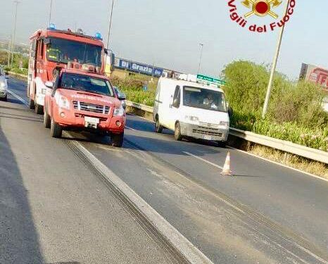 Chiusa tangeziale ovest di Catania per una cisterna bloccata contenente alcol benzilico