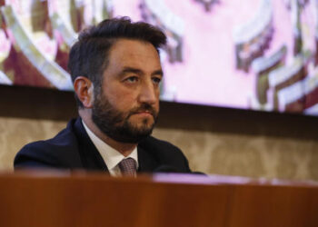 Cancelleri dell M5s fa un passo indietro