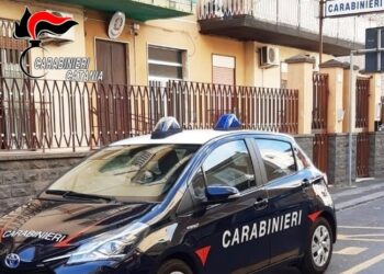 Catania: massacra di botte la compagna per gelosia