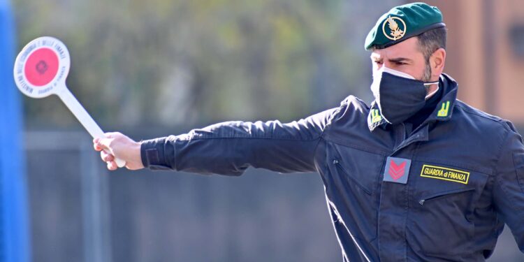 Dipendenti costretti a restituire parte dello stipendio