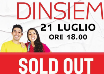 Ieri al centro Sicilia i Dinsieme. YouTuber che autografano solo i gadget ufficiali