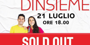 Ieri al centro Sicilia i Dinsieme. YouTuber che autografano solo i gadget ufficiali