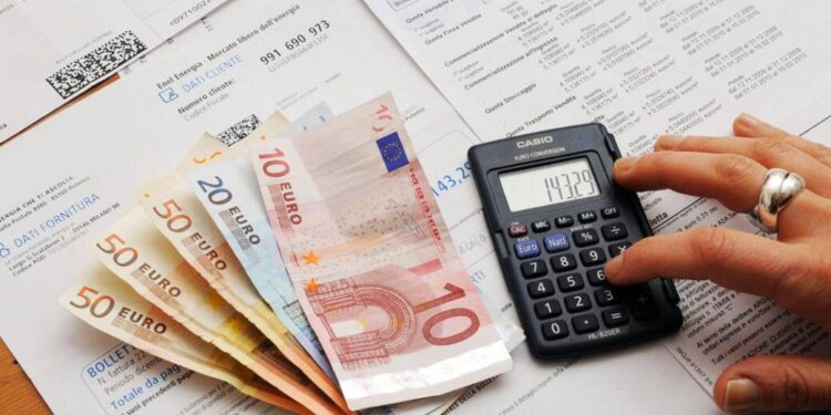 Crisi energetica: verso il coprifuoco con le bollette alle stelle