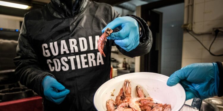 Pesce non idoneo al consumo umano in due ristoranti a Capomulini