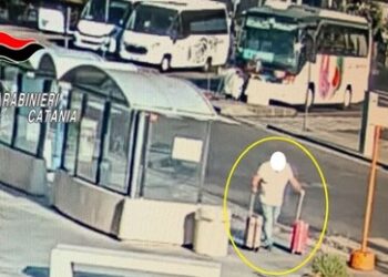 Aeroporto Fontanarossa: ruba due trolley ma lo incastrano le telecamere