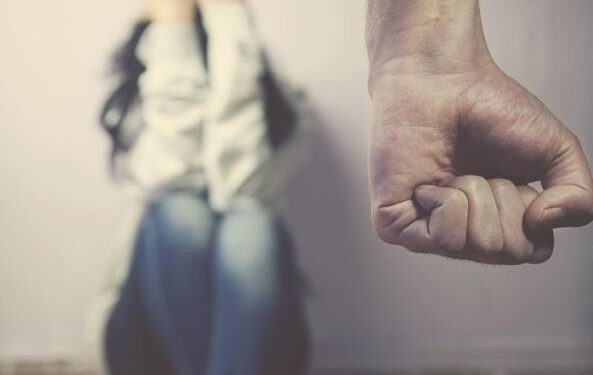 Picchiava la compagna incinta: arrestato 35enne catanese