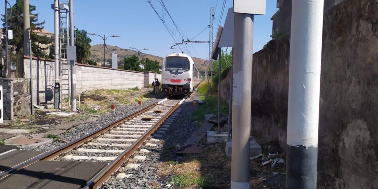 Travolto da un treno un anziano  a Fiumefreddo di Sicilia