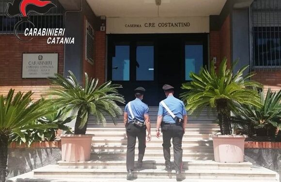 Rubano 9 bottiglie di alcolici in un supermercato di Acireale: arrestate due donne