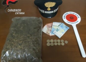 Spacciavano a Librino: in manette un 68enne e un giovane di 22 anni