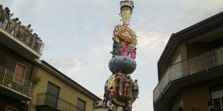 Ferragosto: a Randazzo migliaia di turisti per vedere “A Vara”