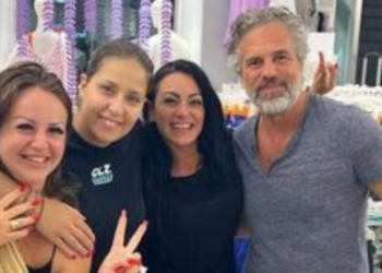Mark Ruffalo in vacanza in Sicilia: Hulk in giro per Acireale
