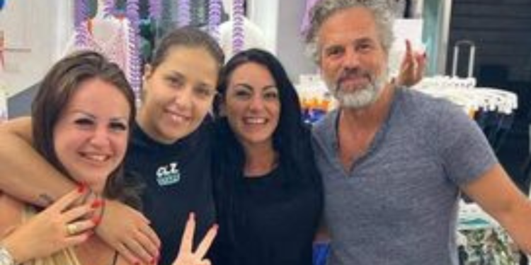 Mark Ruffalo in vacanza in Sicilia: Hulk in giro per Acireale
