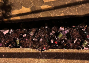 Abbandonato tra i rifiuti l’ex palaghiaccio di Nicolosi