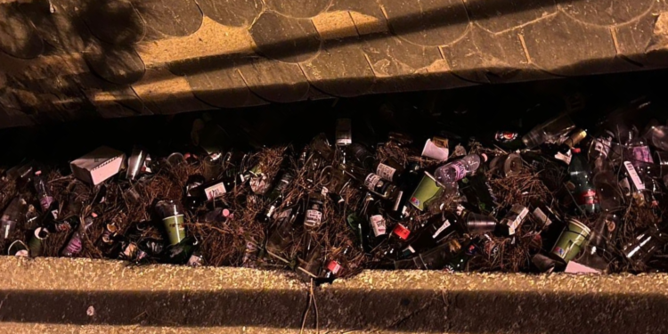 Abbandonato tra i rifiuti l’ex palaghiaccio di Nicolosi