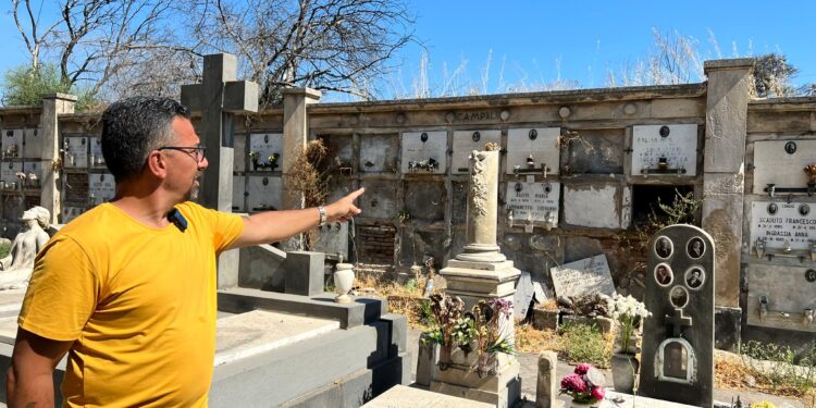 Secondo ciak del tour degli orrori al cimitero di Catania