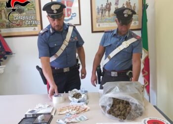 Coordinava pusher e spacciava: arrestato 26enne catanese