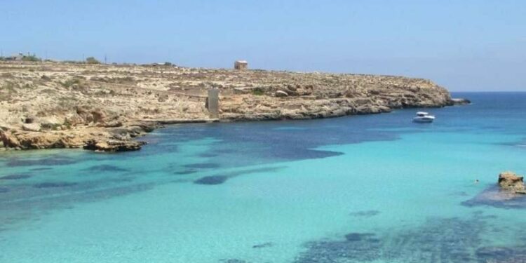 Divieto di balneazione nella Cala Pisana di Lampedusa