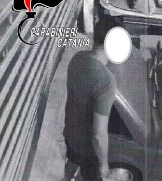 Denunciato 37enne di Catania: beccato dalle telecamere mentre rubava in un garage
