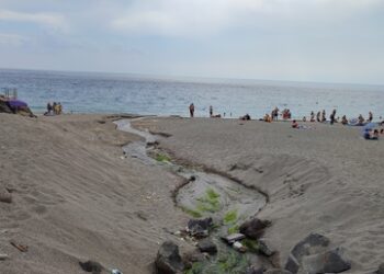 Divieto di balneazione a Giardini Naxos