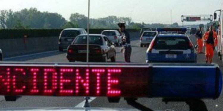 Incidente in tangenziale all’altezza del primo svincolo per Catania centro