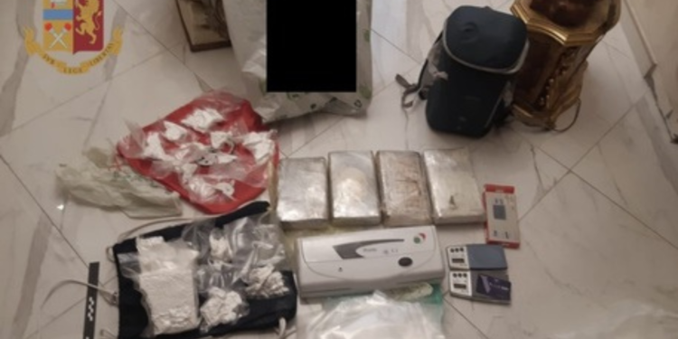 Sorprese con 6 kg di cocaina e 78mila euro: arrestate due giovani