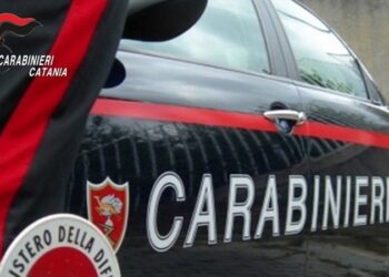 Picchia il compagno della madre: arrestato 27enne