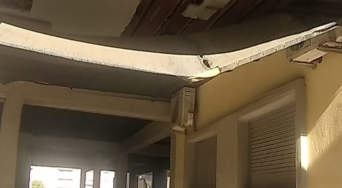 Catania: a Monte Pò la V Municipalità cade a pezzi e rischia la chiusura